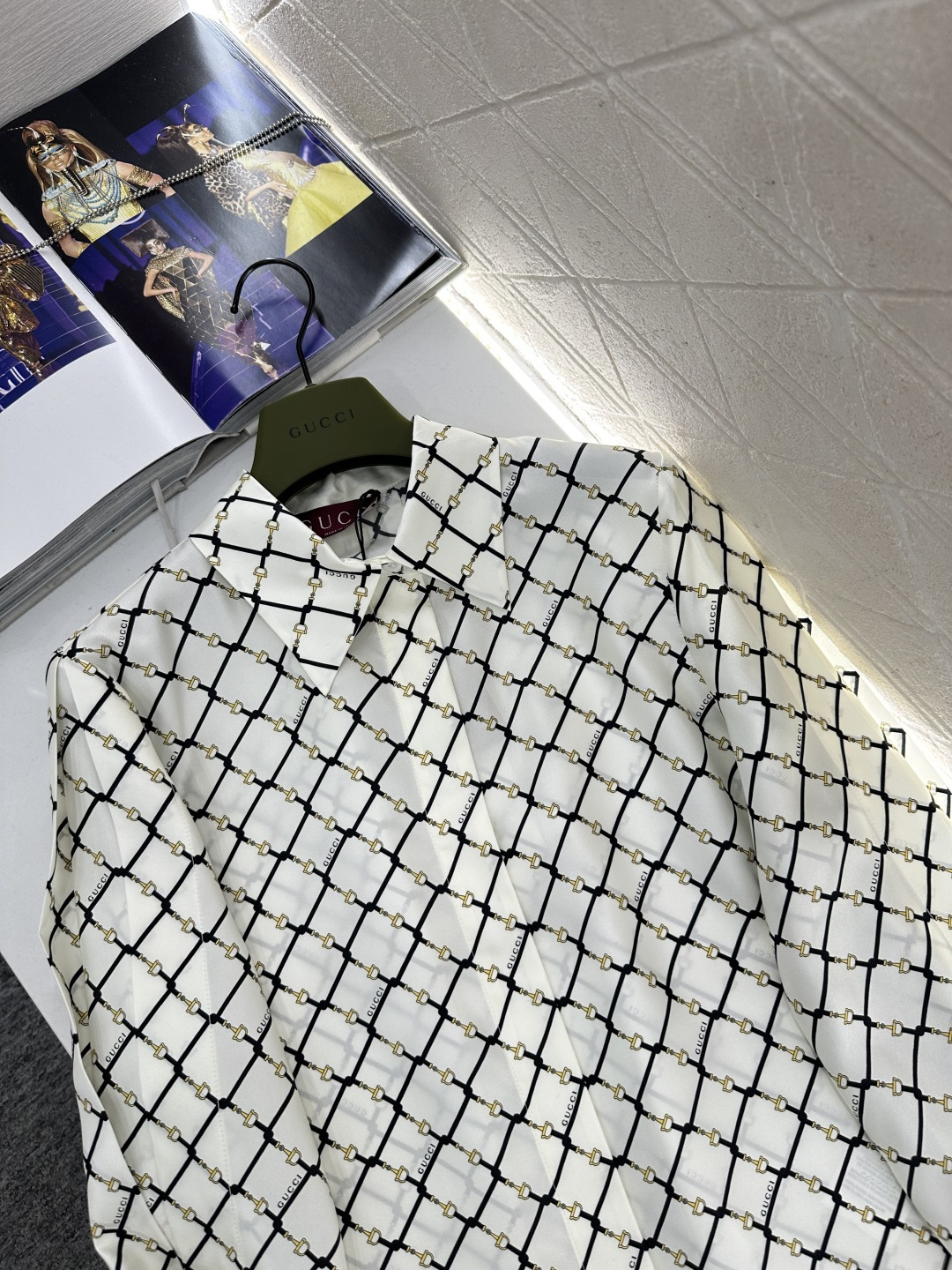 ♥Gucc*♥2026新品上架 翻领真丝格纹衬衫定制YB进口百分百真丝材质，质感光泽，垂顺舒适，翻领衬衣