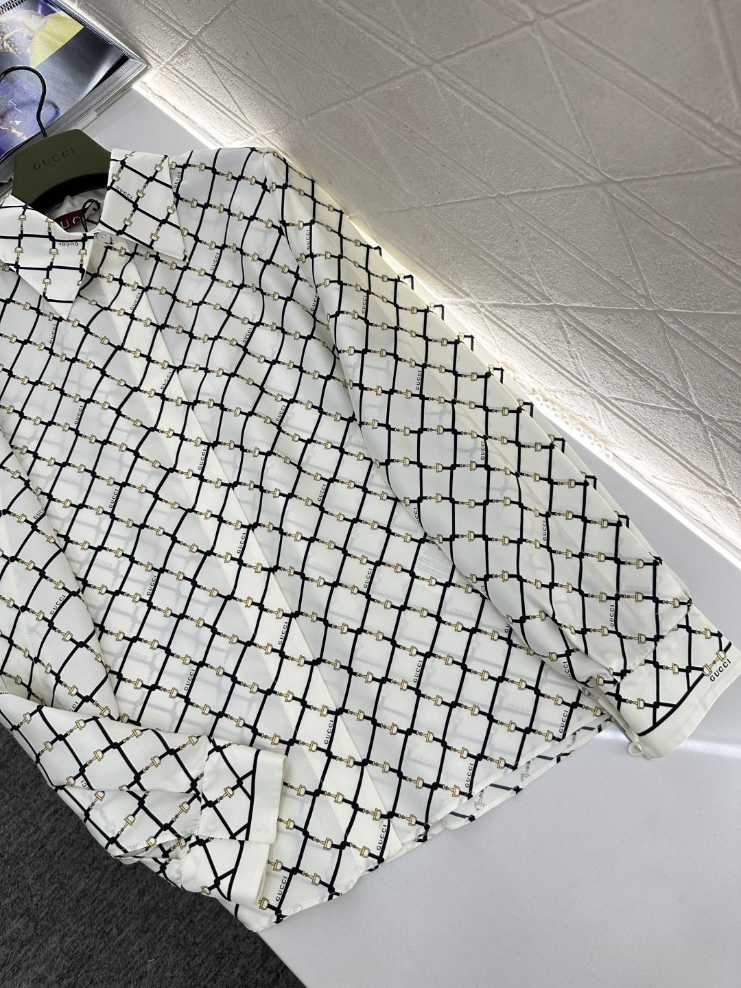 ♥Gucc*♥2026新品上架 翻领真丝格纹衬衫定制YB进口百分百真丝材质，质感光泽，垂顺舒适，翻领衬衣