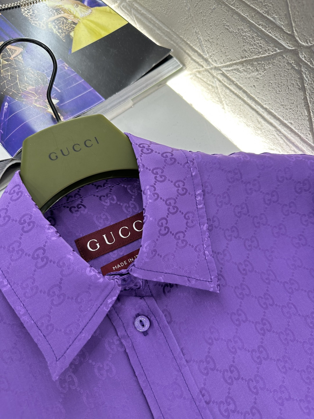 ♥Gucc*♥2026新品上架 定位提花真丝衬衫定制YB进口百分百提花真丝材质，质感细腻，穿搭舒适，翻领