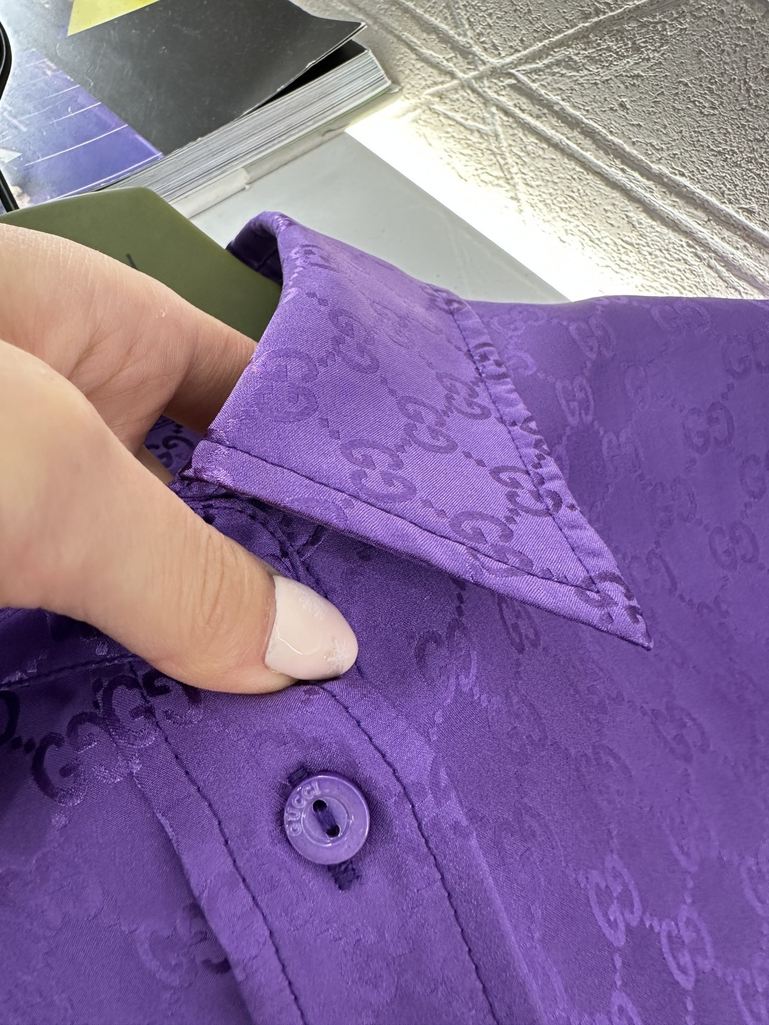 ♥Gucc*♥2026新品上架 定位提花真丝衬衫定制YB进口百分百提花真丝材质，质感细腻，穿搭舒适，翻领