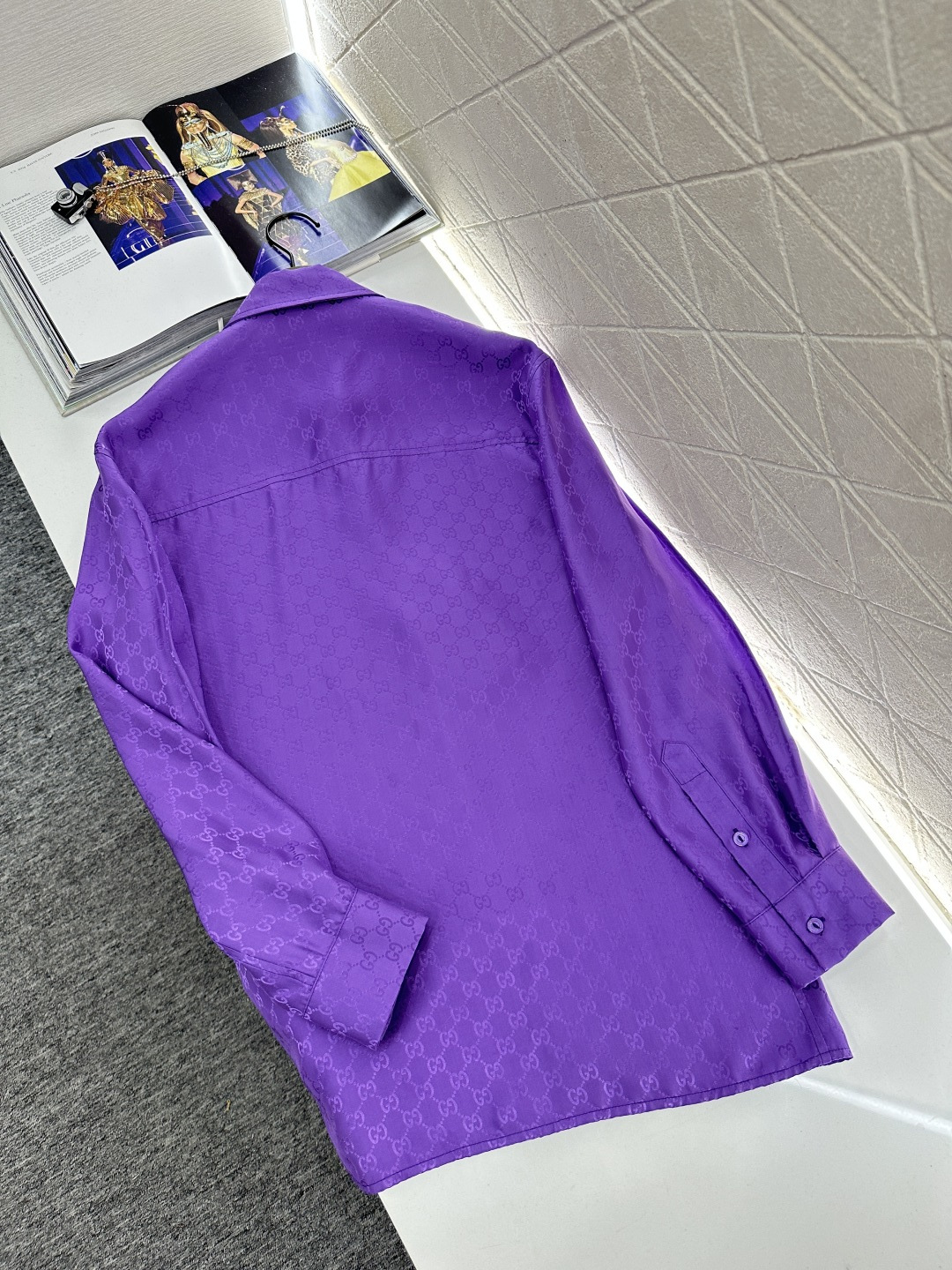 ♥Gucc*♥2026新品上架 定位提花真丝衬衫定制YB进口百分百提花真丝材质，质感细腻，穿搭舒适，翻领