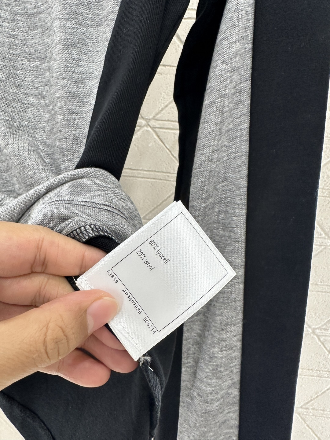 ♥Chane*♥2025新品上架 高领拼色徽标打底衫定制YB天丝羊毛材质，柔软细腻，质感舒适，高领打底衫