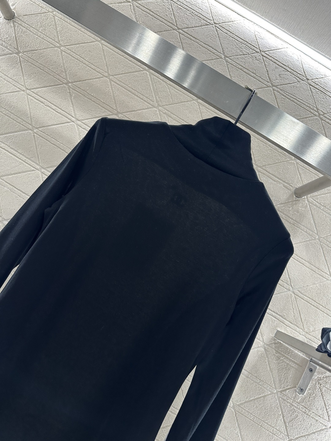 ♥Chane*♥2025新品上架 高领拼色徽标打底衫定制YB天丝羊毛材质，柔软细腻，质感舒适，高领打底衫