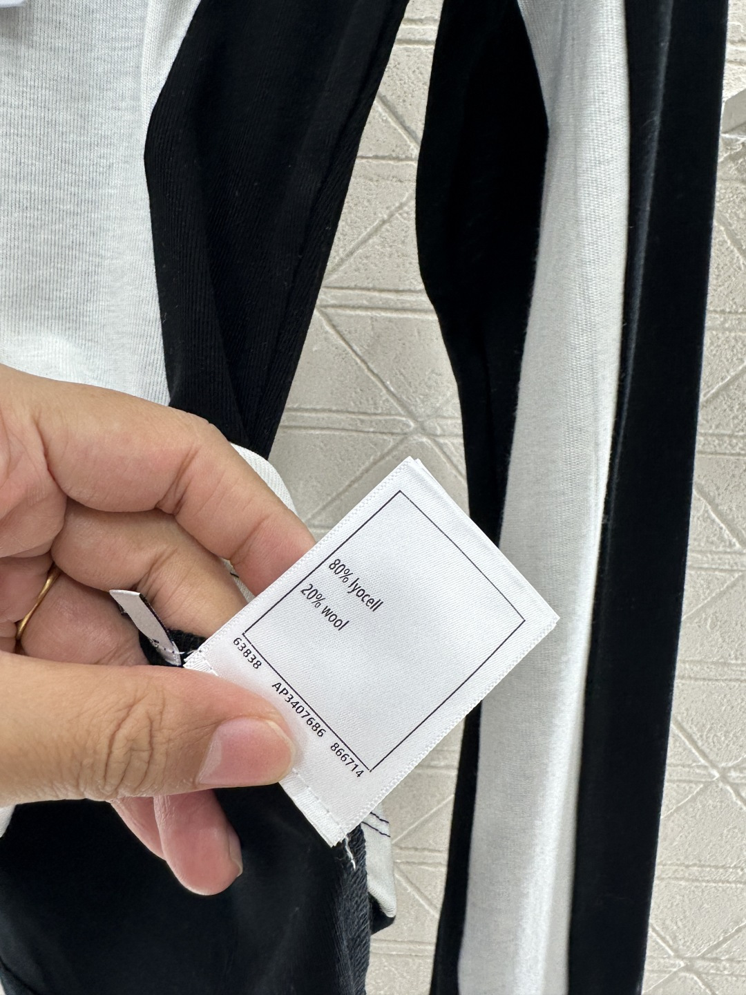 ♥Chane*♥2025新品上架 高领拼色徽标打底衫定制YB天丝羊毛材质，柔软细腻，质感舒适，高领打底衫