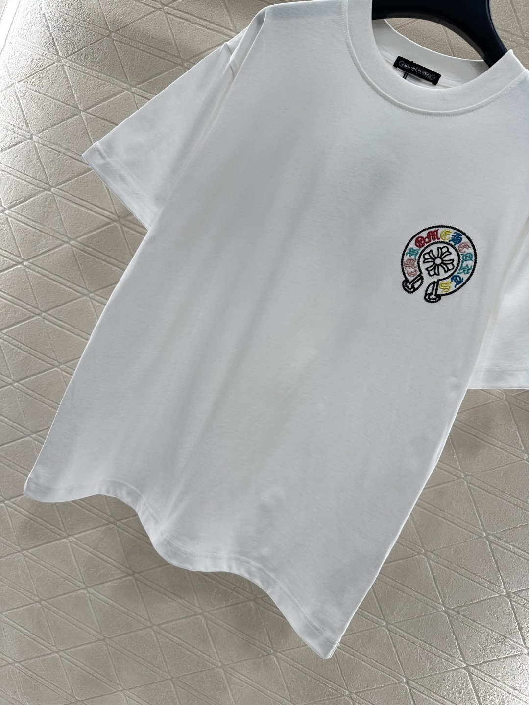 ♥Chrome hear*♥2026新品上架 圆领彩色刺绣克罗心徽标𝑇𝑒𝑒定制YB原生全棉材质，质感细腻