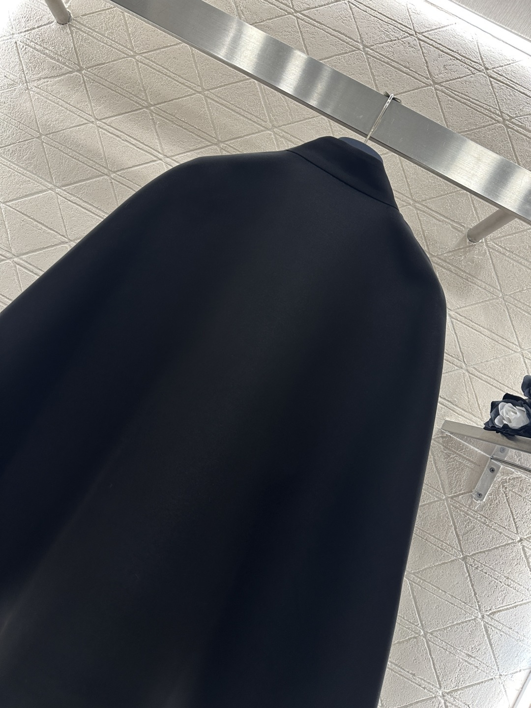 ♥Louis vuitto*♥2025新品上架 斜裁立领斗篷外套定制YB进口材质，质感高级，垂顺有型，立