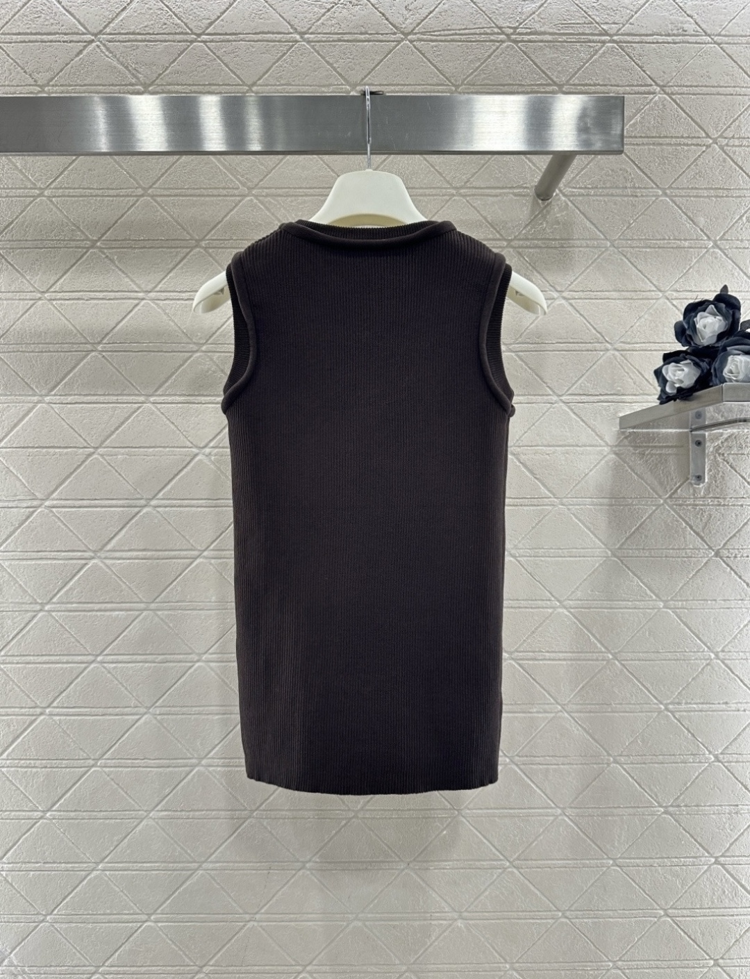 ♥Loew*♥2026新品上架 圆领竖坑条针织背心定制YB全棉纱线织造，穿搭舒适，质感十足，针织背心裁剪