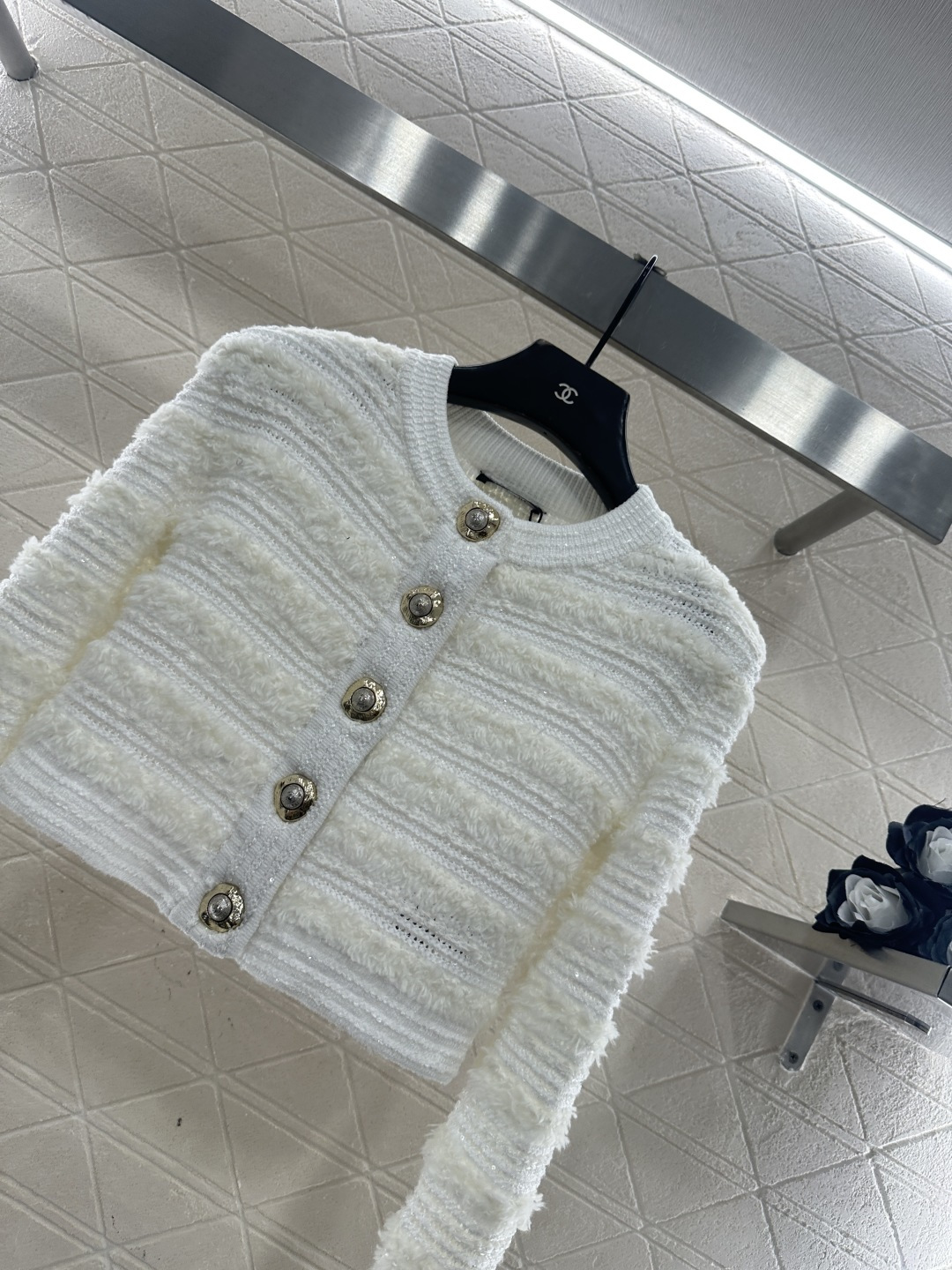 ♥Balmai*♥2026新品上架 短款针织开衫定制YB羊毛纱线织造，穿搭舒适，质感十足，圆领短款针织开