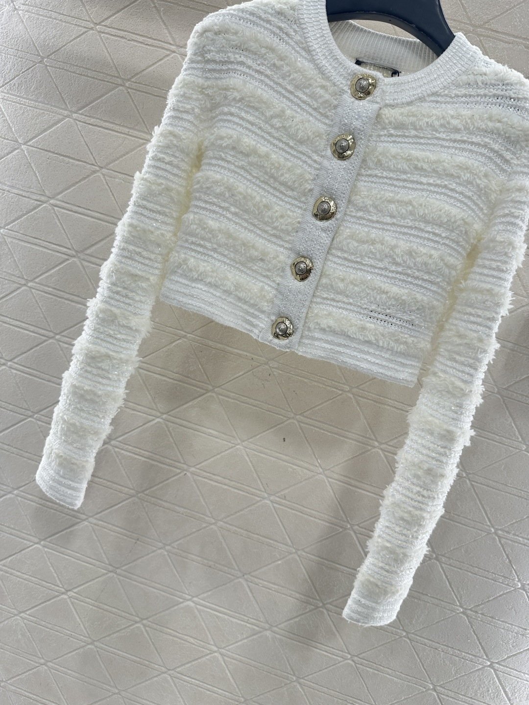 ♥Balmai*♥2026新品上架 短款针织开衫定制YB羊毛纱线织造，穿搭舒适，质感十足，圆领短款针织开