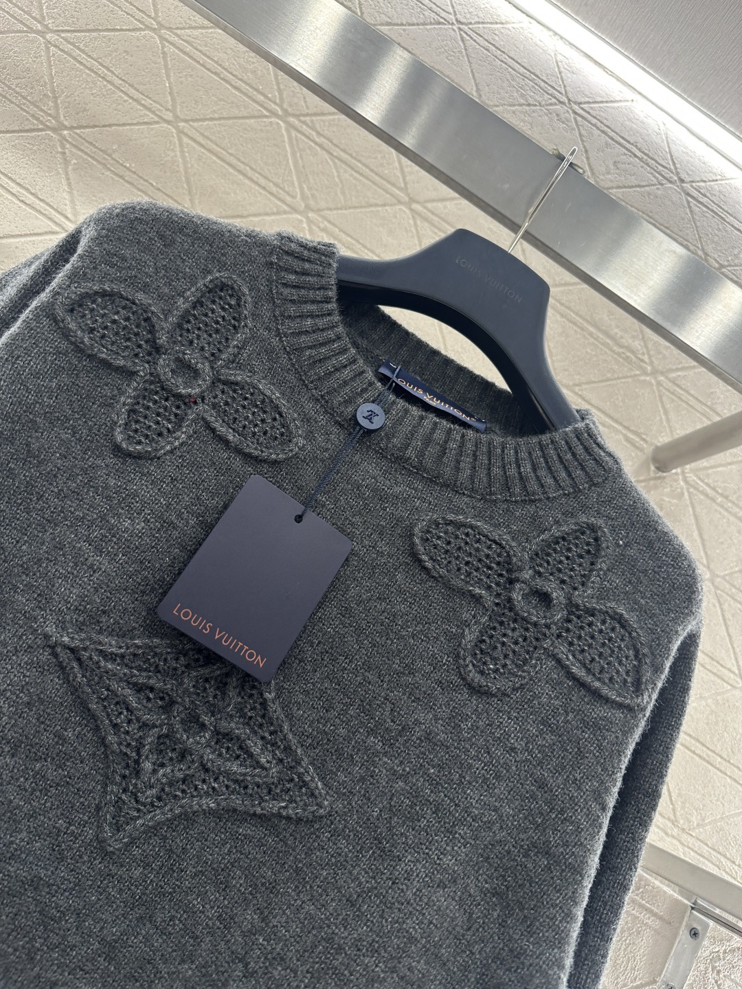 ♥Louis vuitto*♥2026新品上架 立体徽标廓形针织毛衣定制YB羊毛纱线织造，穿搭舒适，质感