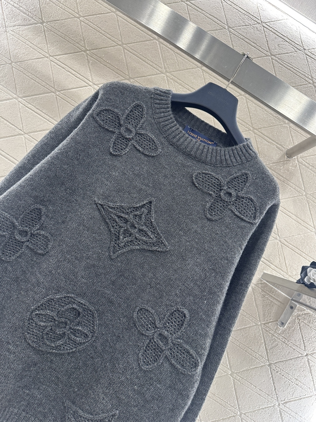 ♥Louis vuitto*♥2026新品上架 立体徽标廓形针织毛衣定制YB羊毛纱线织造，穿搭舒适，质感