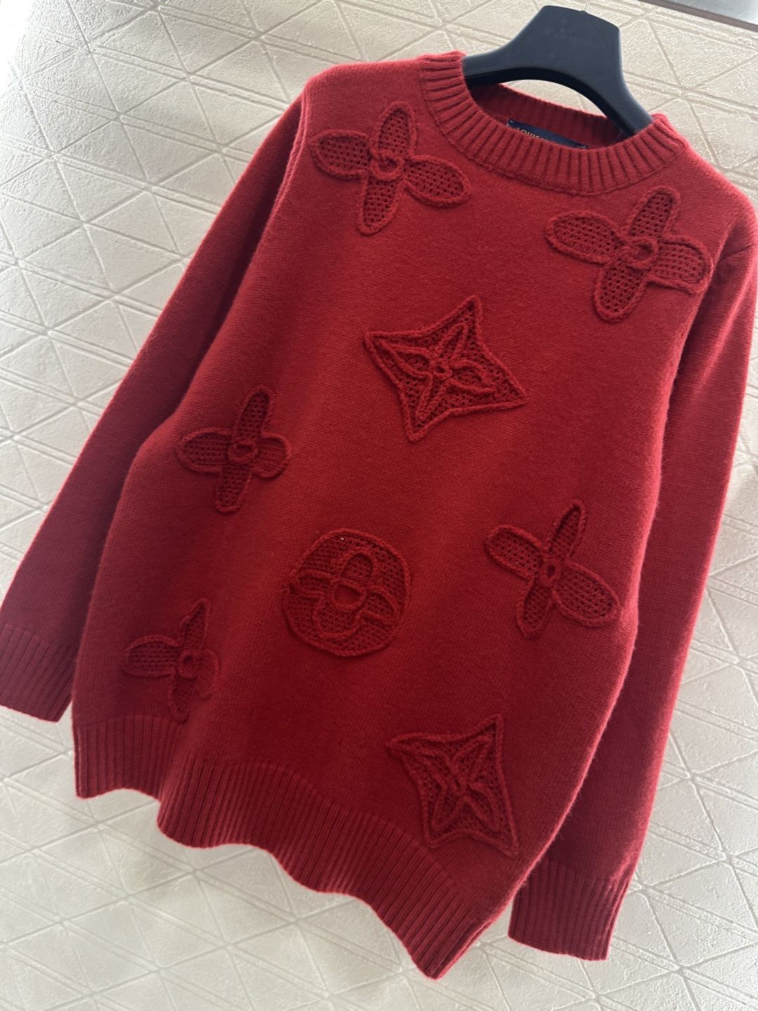 ♥Louis vuitto*♥2026新品上架 立体徽标廓形针织毛衣定制YB羊毛纱线织造，穿搭舒适，质感