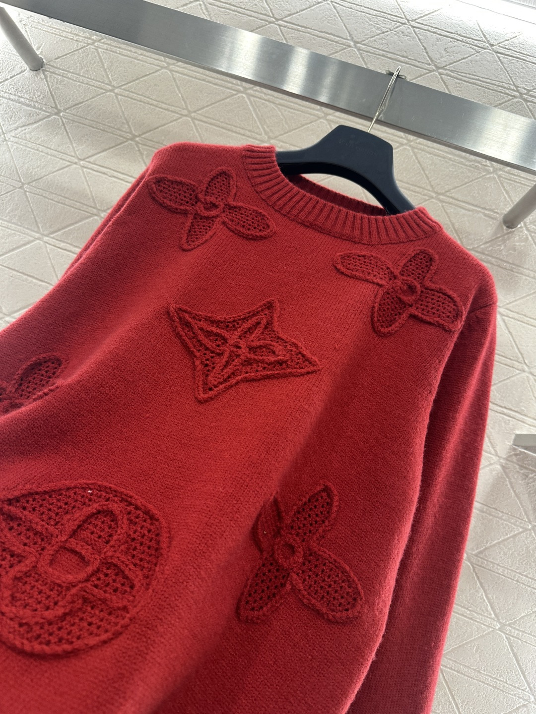 ♥Louis vuitto*♥2026新品上架 立体徽标廓形针织毛衣定制YB羊毛纱线织造，穿搭舒适，质感