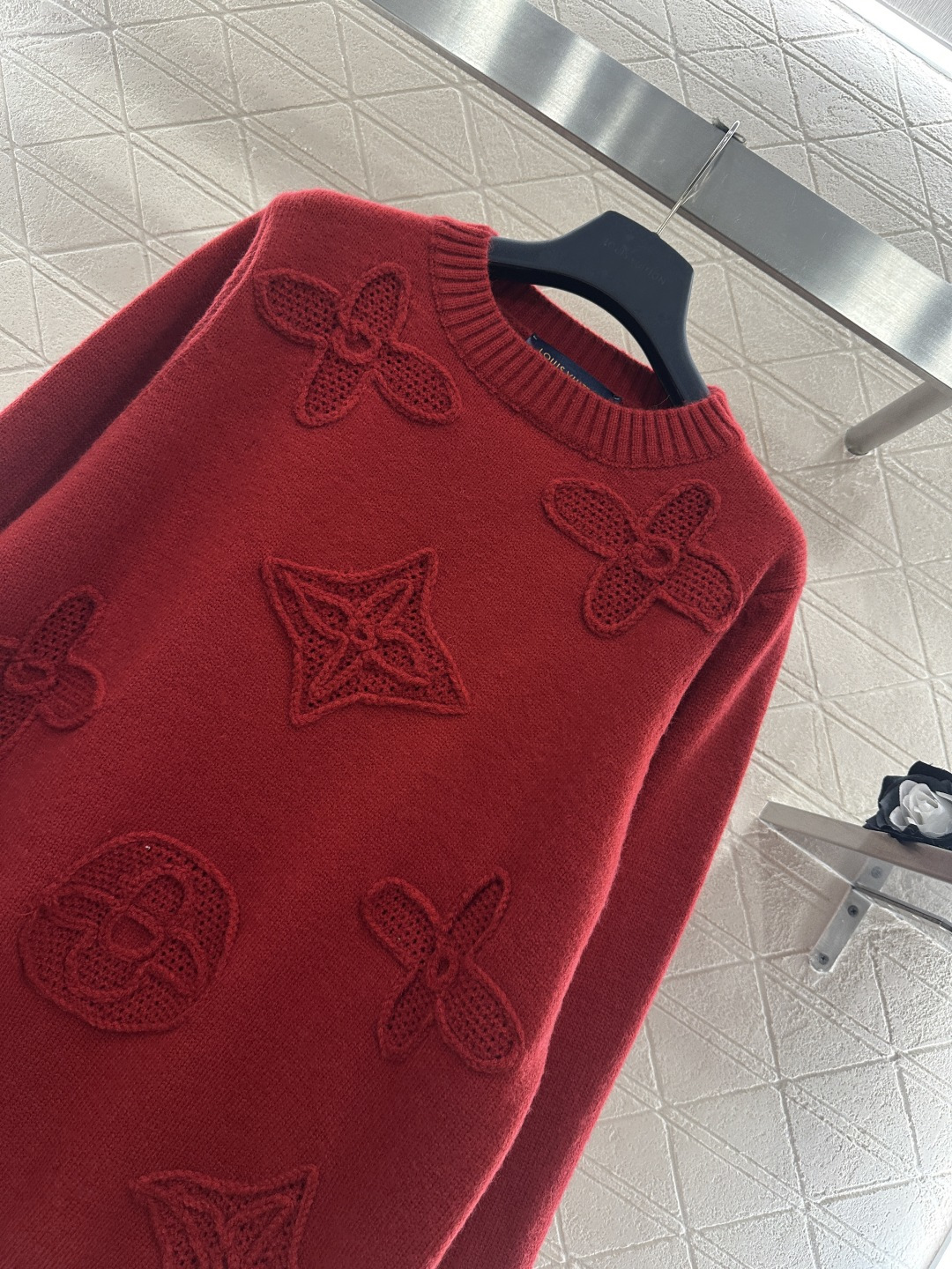 ♥Louis vuitto*♥2026新品上架 立体徽标廓形针织毛衣定制YB羊毛纱线织造，穿搭舒适，质感