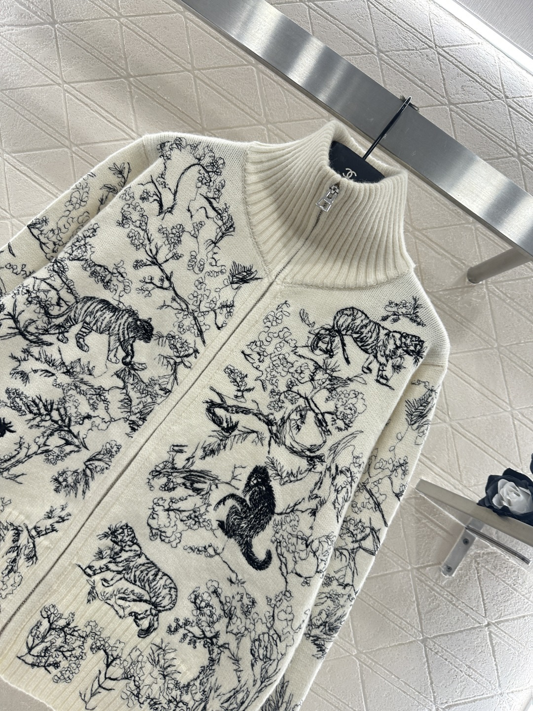 ♥Dio*♥2026新品上架 刺绣提花针织拉链外套定制YB羊毛纱线织造，穿搭舒适，质感十足，立领针织外套