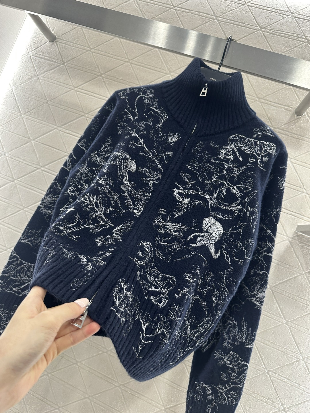 ♥Dio*♥2026新品上架 刺绣提花针织拉链外套定制YB羊毛纱线织造，穿搭舒适，质感十足，立领针织外套