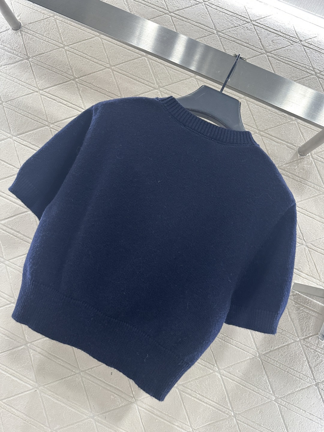 ♥Prad*♥2026新品上架 泡泡袖短款针织上衣定制YB羊毛纱线织造，穿搭舒适，质感十足，圆领短袖毛衣