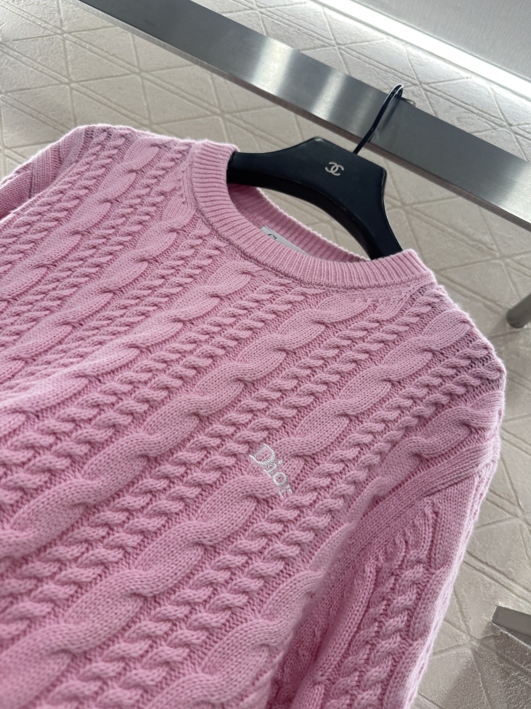 ♥Dio*♥2026新品上架 麻花竖条纹针织套头毛衣定制YB羊绒纱线织造，穿搭舒适，质感十足，圆领宽松套