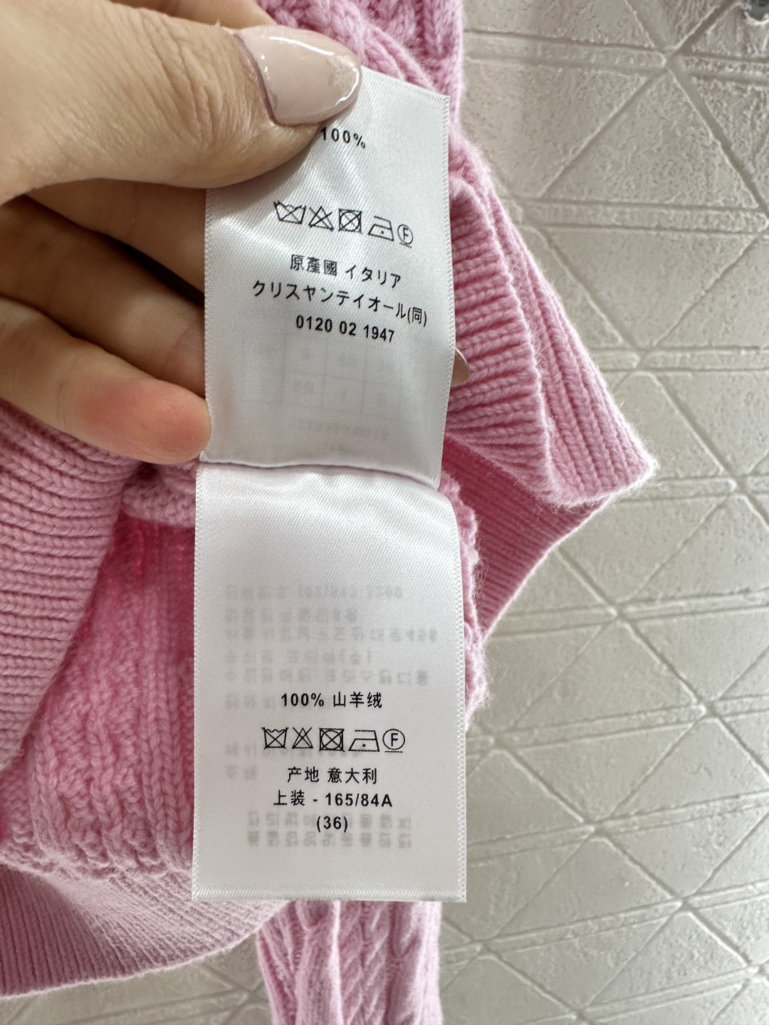 ♥Dio*♥2026新品上架 麻花竖条纹针织套头毛衣定制YB羊绒纱线织造，穿搭舒适，质感十足，圆领宽松套