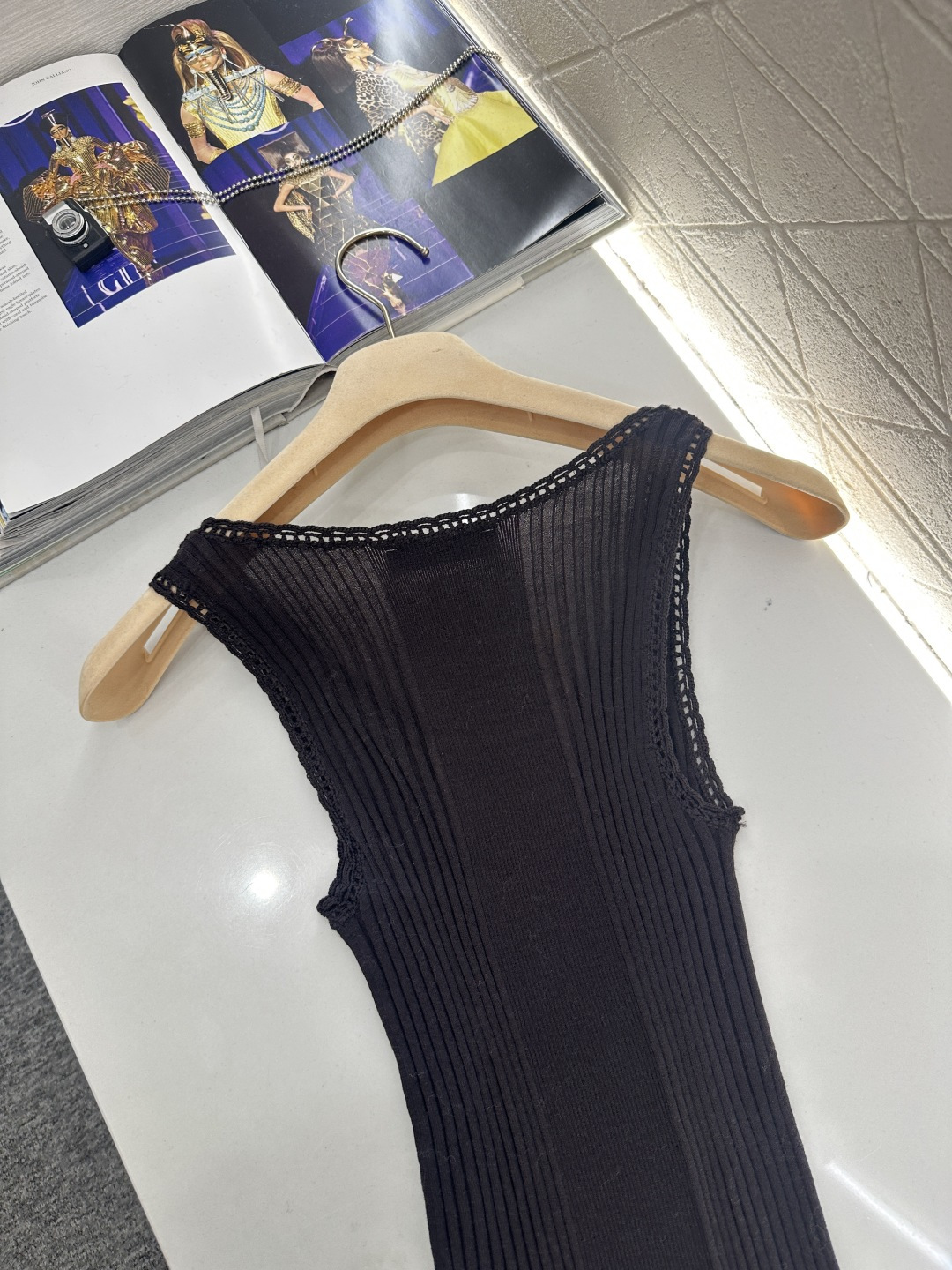 ♥Miumi*♥2026新品上架 手工花边针织背心定制YB羊毛纱线织造，穿搭舒适，质感十足，U领修身针织