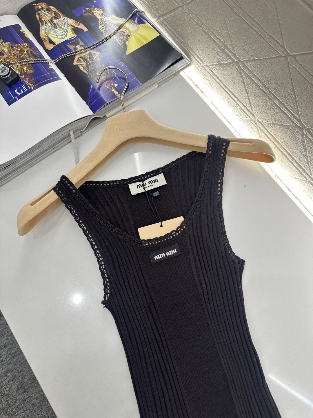 ♥Miumi*♥2026新品上架 手工花边针织背心定制YB羊毛纱线织造，穿搭舒适，质感十足，U领修身针织