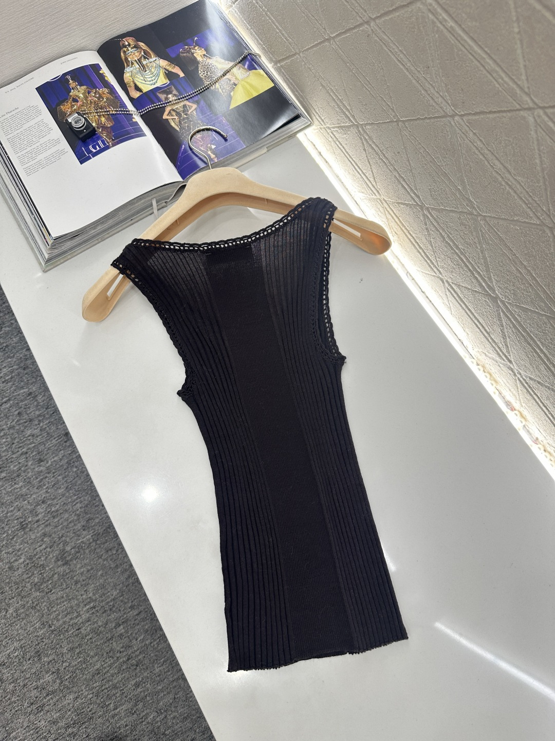 ♥Miumi*♥2026新品上架 手工花边针织背心定制YB羊毛纱线织造，穿搭舒适，质感十足，U领修身针织