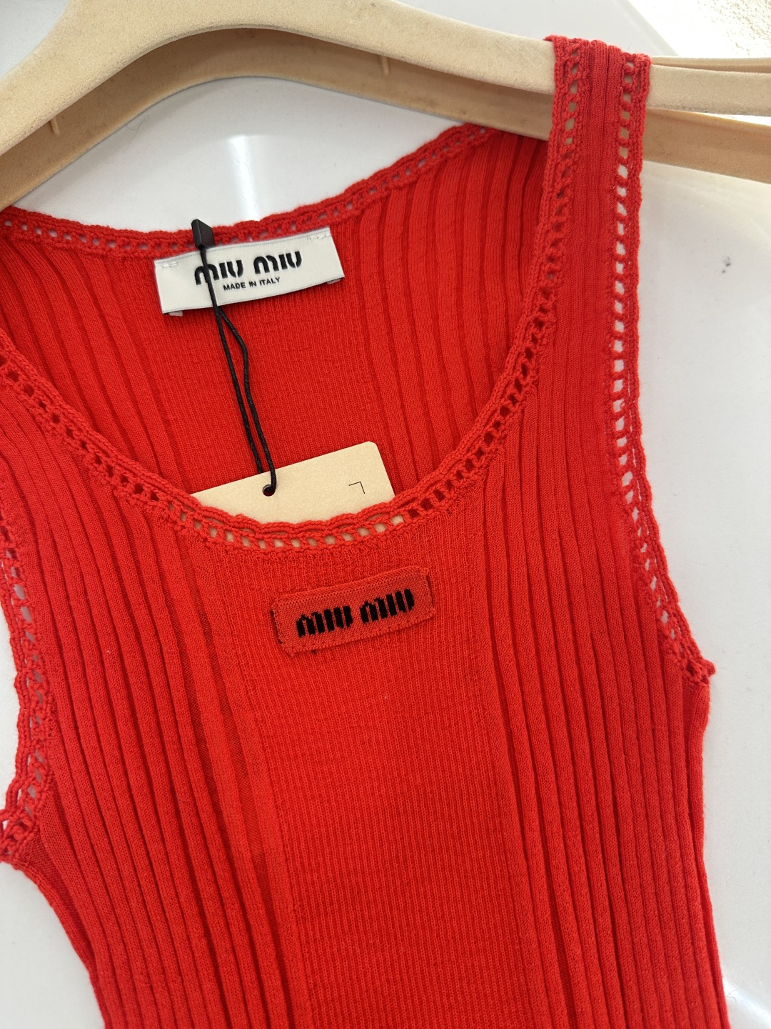 ♥Miumi*♥2026新品上架 手工花边针织背心定制YB羊毛纱线织造，穿搭舒适，质感十足，U领修身针织
