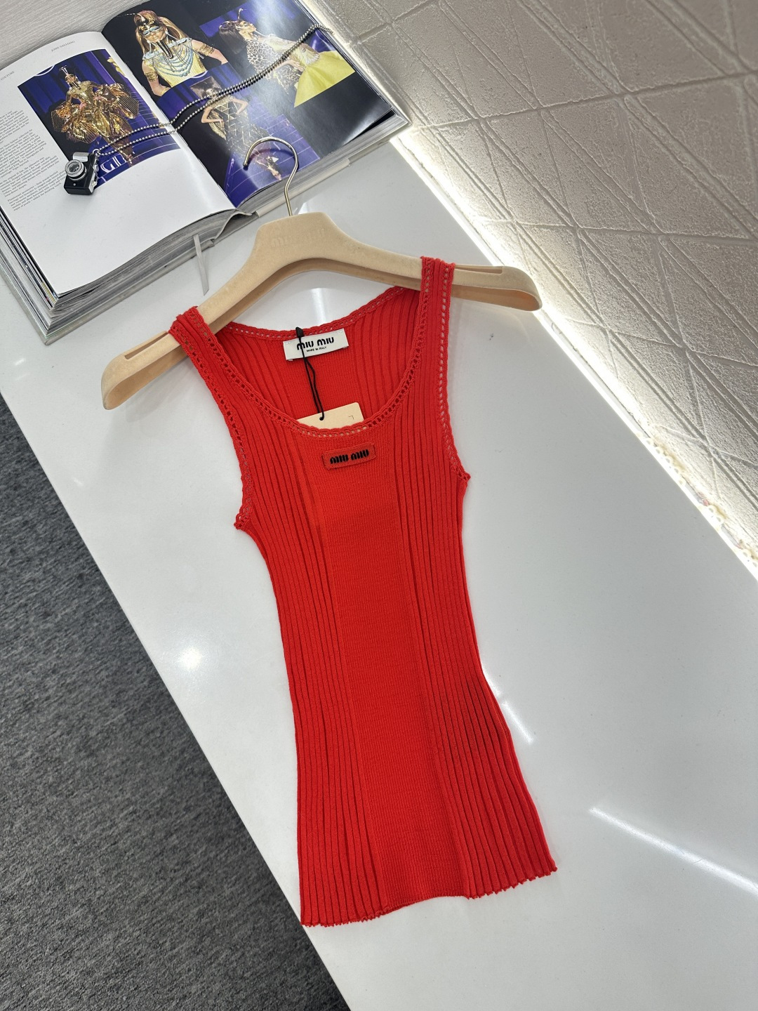 ♥Miumi*♥2026新品上架 手工花边针织背心定制YB羊毛纱线织造，穿搭舒适，质感十足，U领修身针织