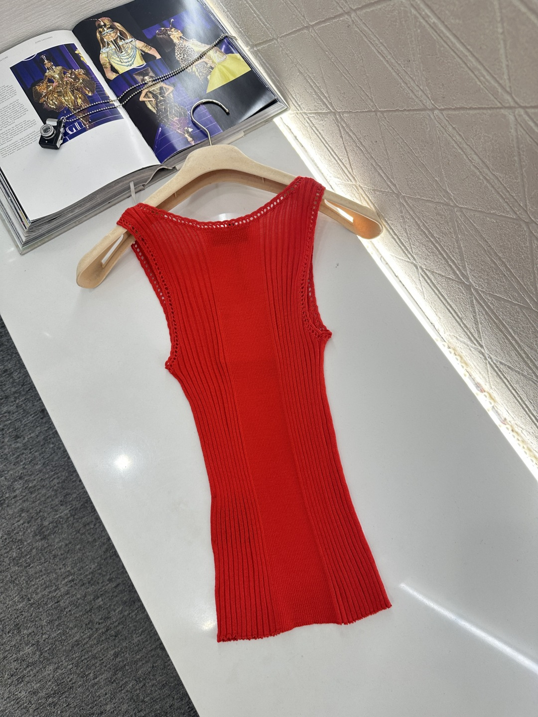 ♥Miumi*♥2026新品上架 手工花边针织背心定制YB羊毛纱线织造，穿搭舒适，质感十足，U领修身针织