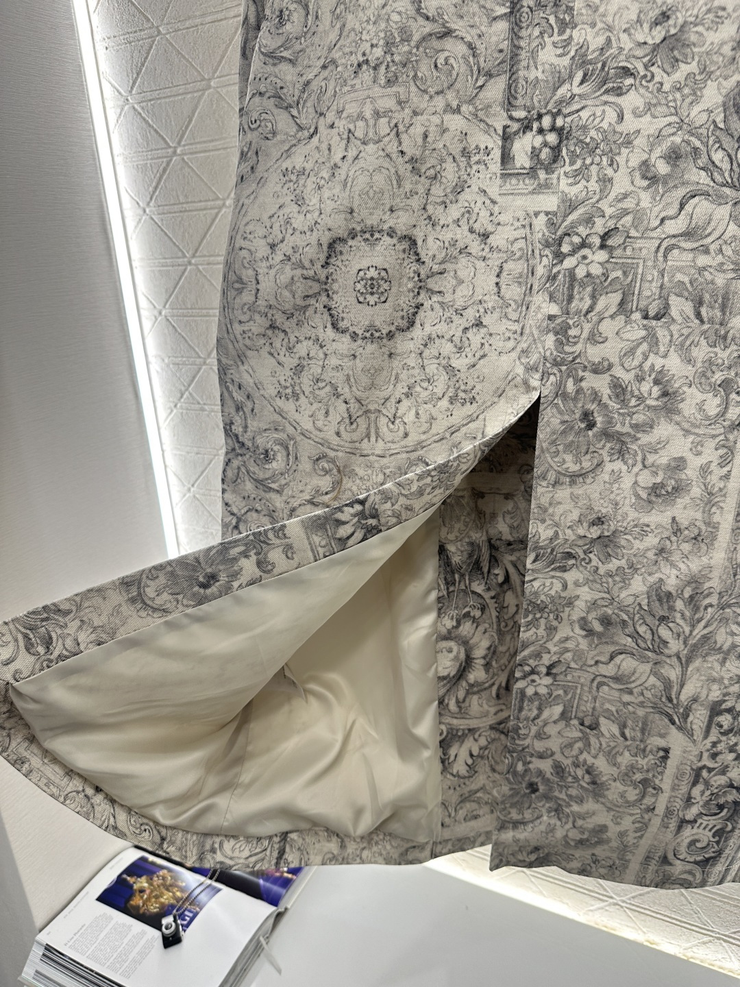 ♥Dio*♥2026新品上架 印花牛仔长款大衣外套定制YB斜纹棉牛仔材质，质感高级，品相十足，水洗工艺均