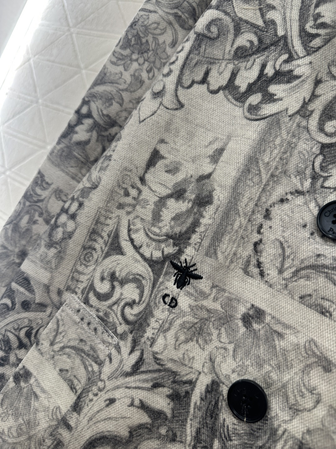 ♥Dio*♥2026新品上架 印花牛仔长款大衣外套定制YB斜纹棉牛仔材质，质感高级，品相十足，水洗工艺均