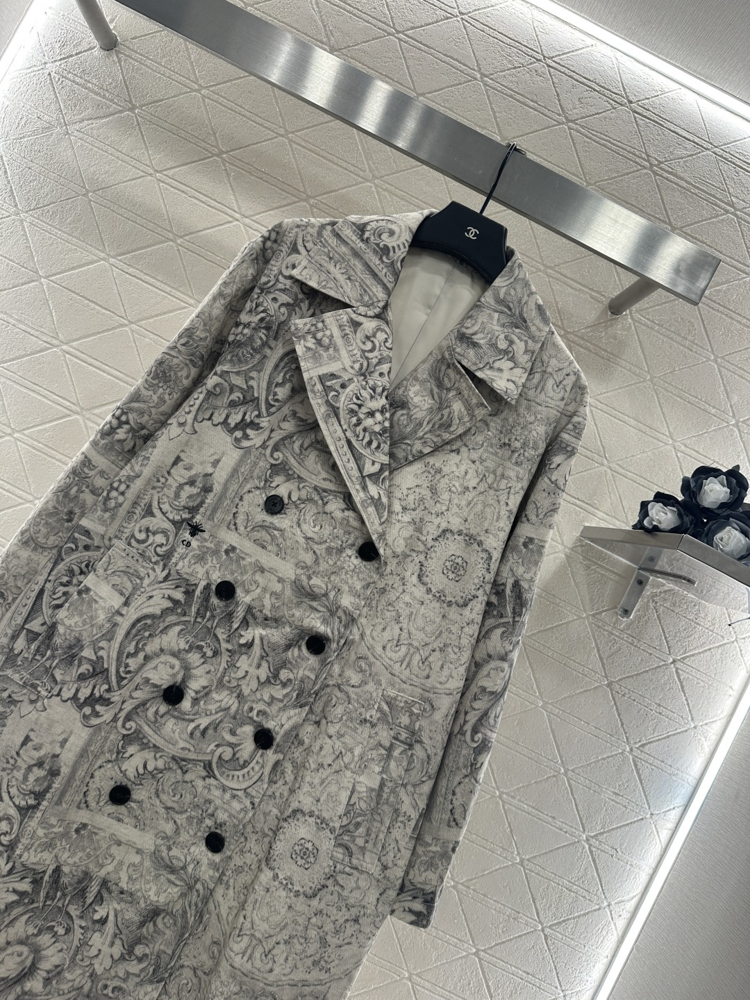 ♥Dio*♥2026新品上架 印花牛仔长款大衣外套定制YB斜纹棉牛仔材质，质感高级，品相十足，水洗工艺均