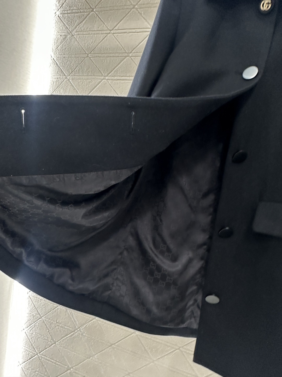 ♥Gucc*♥2025新品上架 正肩翻领中长款大衣定制YB进口百分百羊毛材质，质感品相绝佳，中长款翻领毛