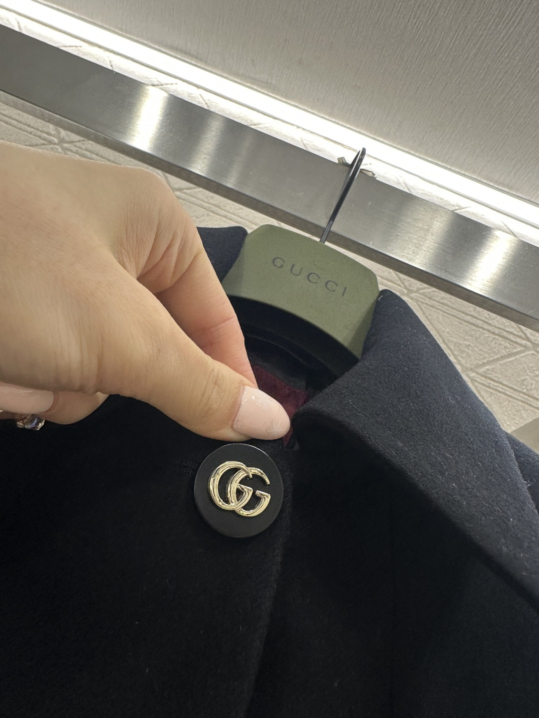 ♥Gucc*♥2025新品上架 正肩翻领中长款大衣定制YB进口百分百羊毛材质，质感品相绝佳，中长款翻领毛