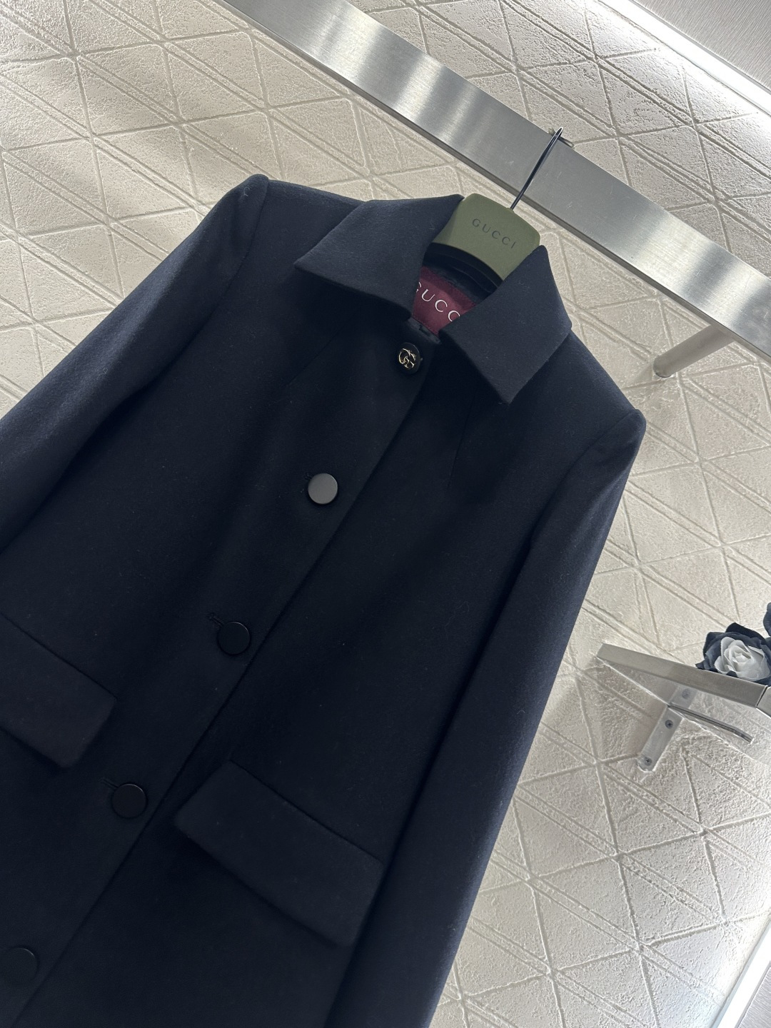 ♥Gucc*♥2025新品上架 正肩翻领中长款大衣定制YB进口百分百羊毛材质，质感品相绝佳，中长款翻领毛