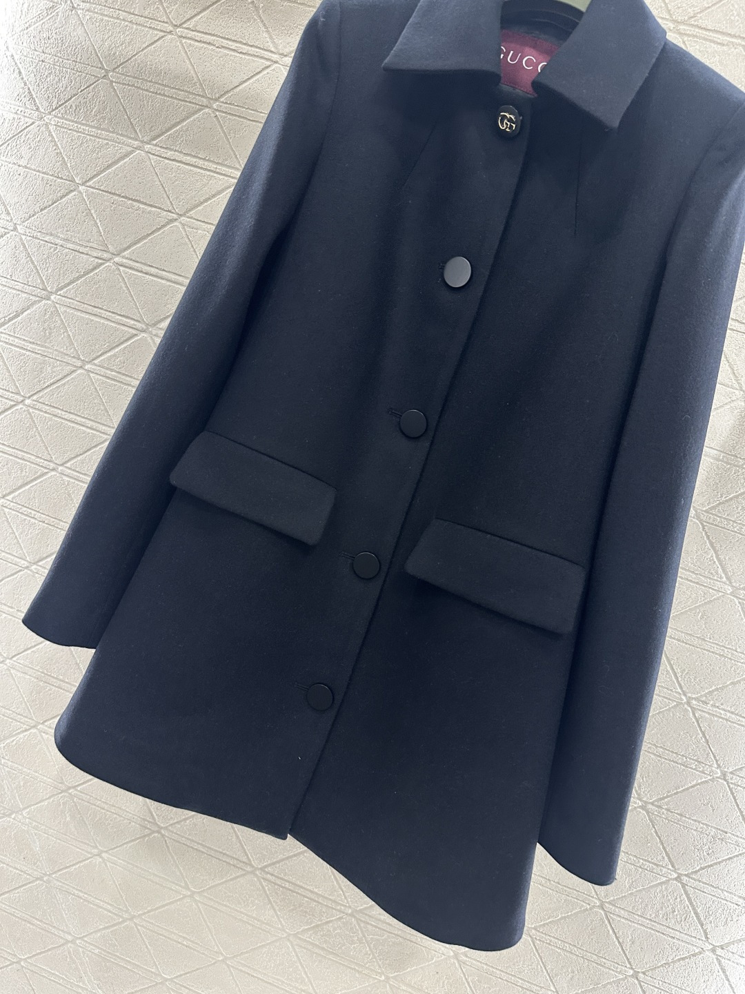 ♥Gucc*♥2025新品上架 正肩翻领中长款大衣定制YB进口百分百羊毛材质，质感品相绝佳，中长款翻领毛