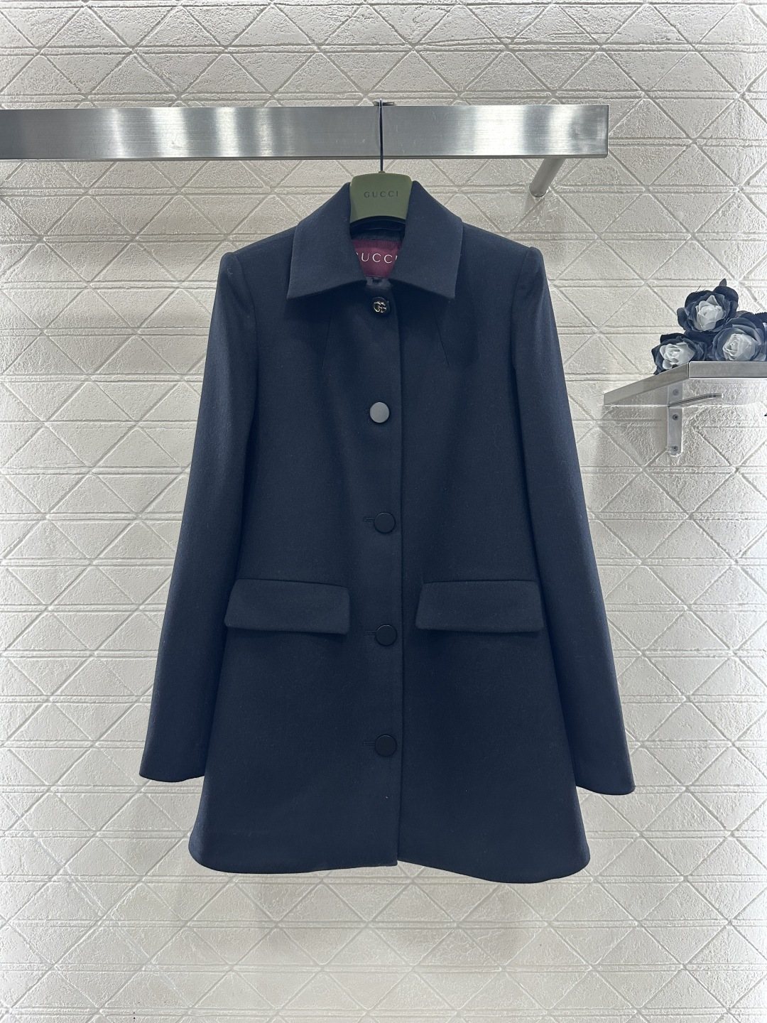 ♥Gucc*♥2025新品上架 正肩翻领中长款大衣定制YB进口百分百羊毛材质，质感品相绝佳，中长款翻领毛