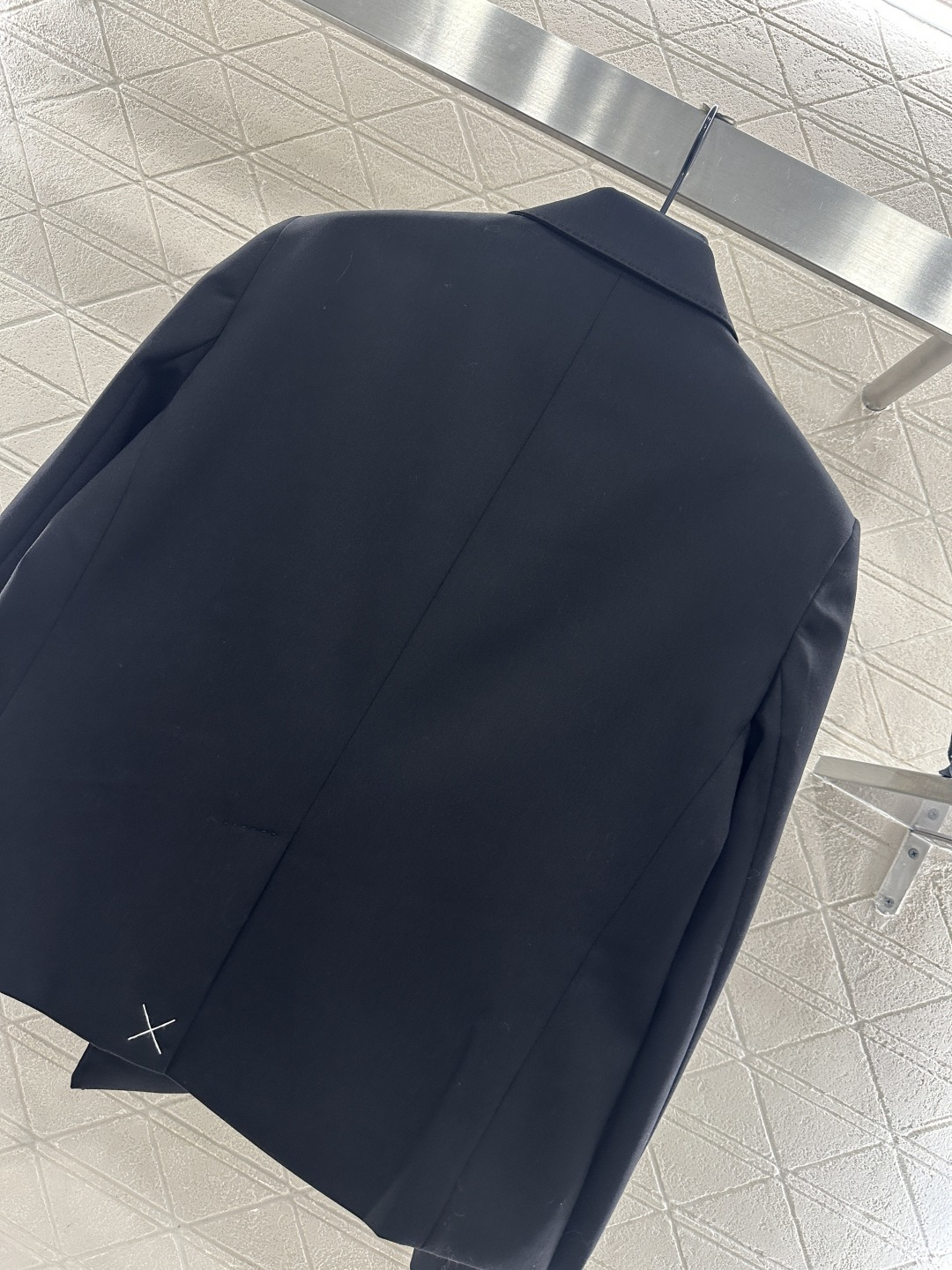 ♥Celin*♥2026新品上架 正肩翻领双排扣外套定制YB进口百分百精仿羊毛材质，质感品相绝佳，翻领外