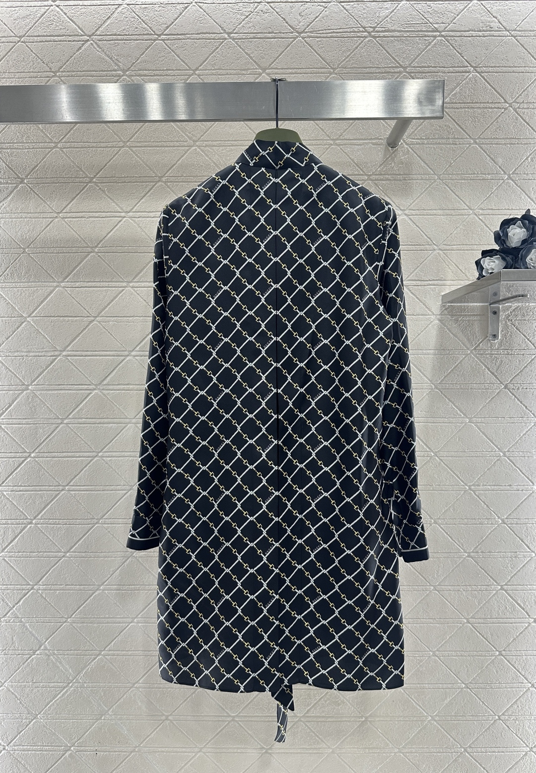 ♥Gucc*♥2026新品上架 飘带真丝衬衣裙定制YB进口百分百真丝材质，质感光泽，穿搭舒适，宽松衬衣裙