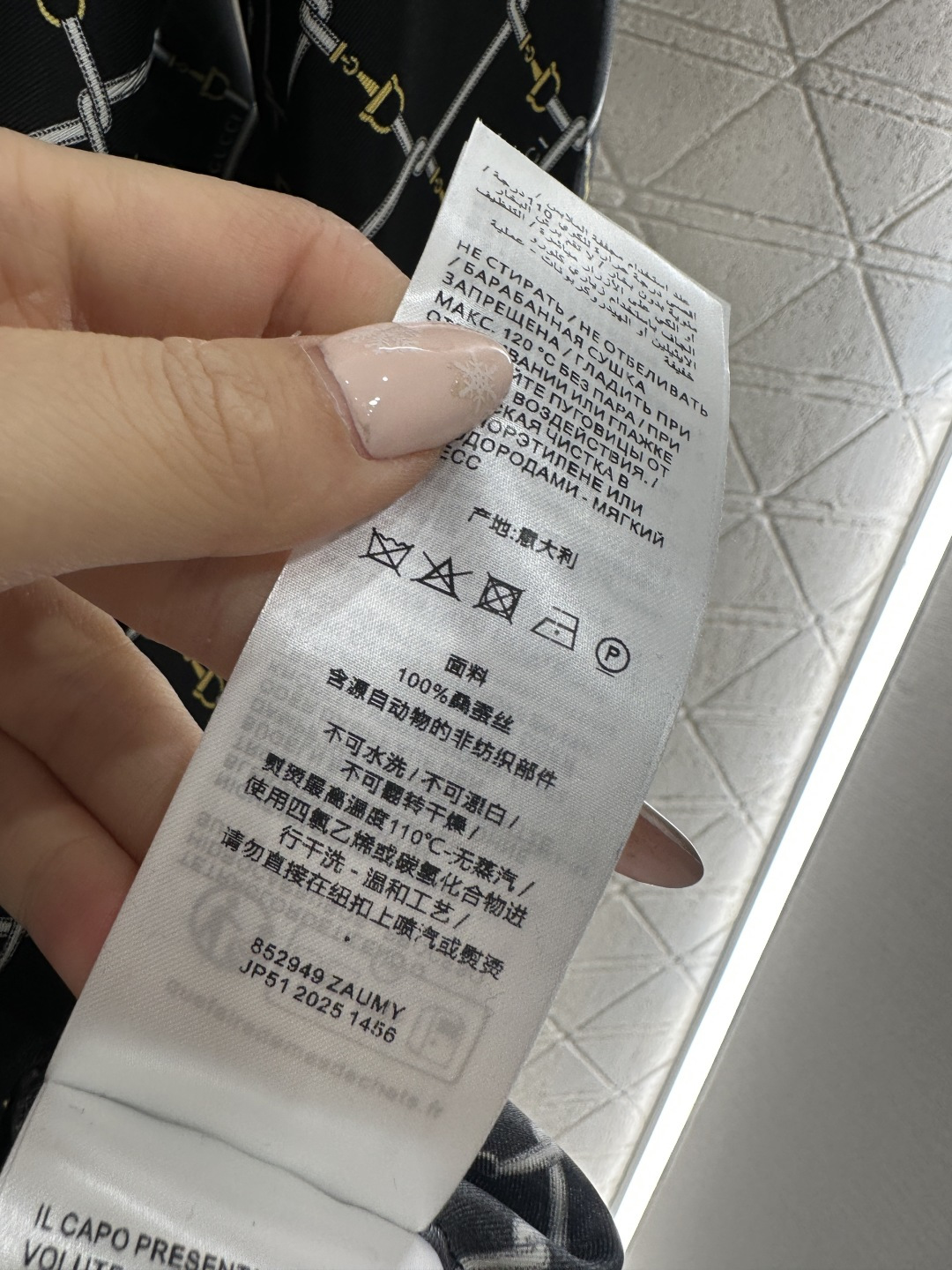 ♥Gucc*♥2026新品上架 飘带真丝衬衣裙定制YB进口百分百真丝材质，质感光泽，穿搭舒适，宽松衬衣裙