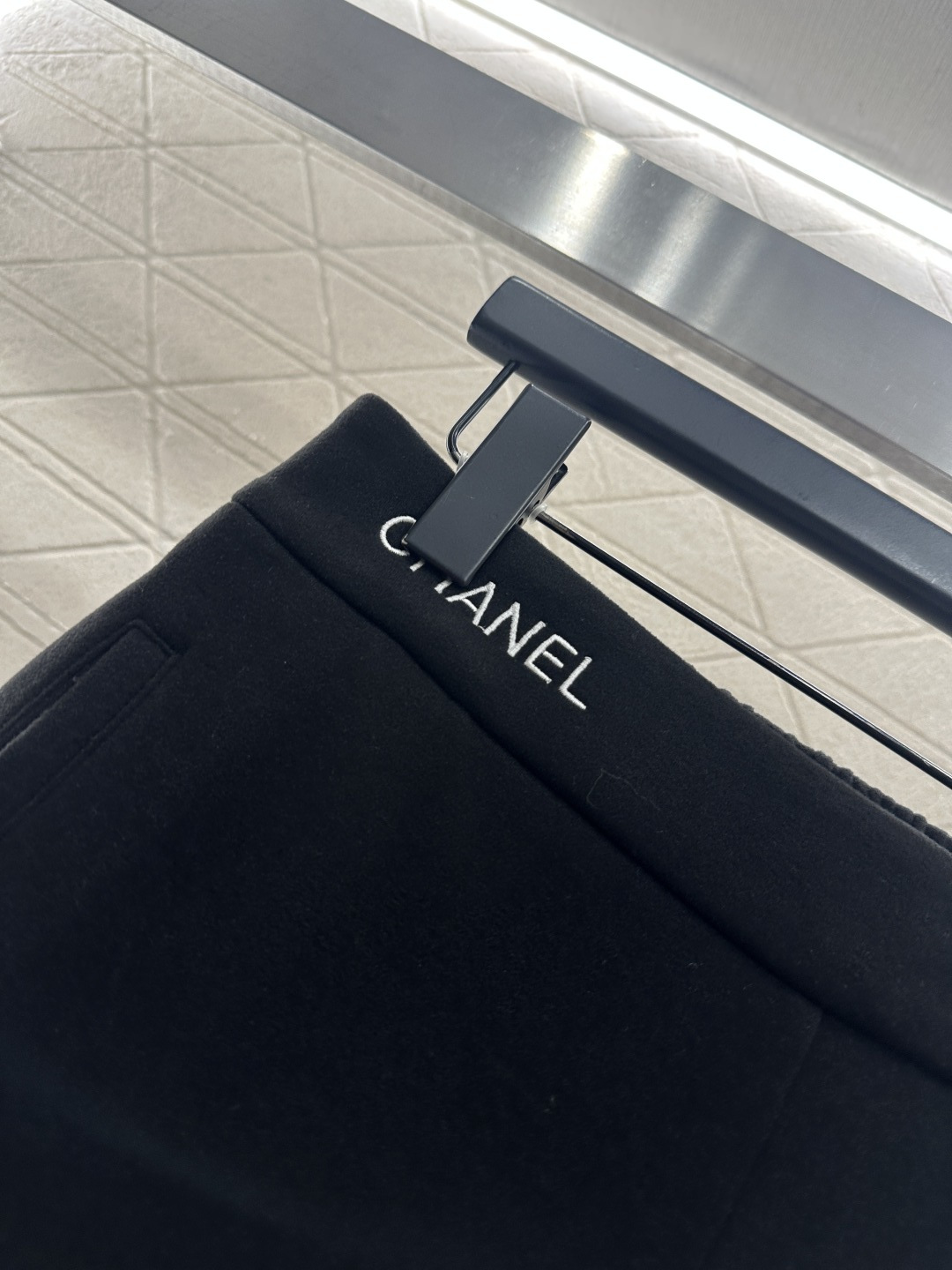 ♥chane*♥2025新品上架 刺绣阔腿长裤定制YB进口棉纶材质，面料柔挺舒适，垂顺有型，高腰阔腿长裤