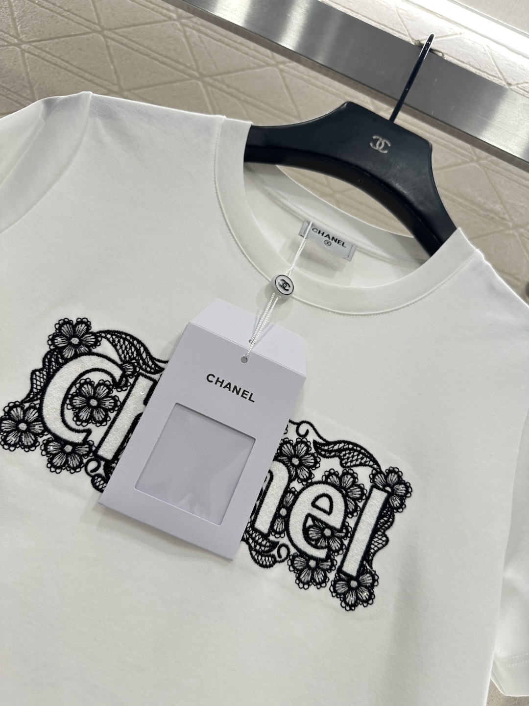 ♥Chane*♥2026新品上架 蕾丝刺绣徽标𝑇𝑒𝑒定制YB丝光全棉材质，透气舒适，质感十足，常规短袖T