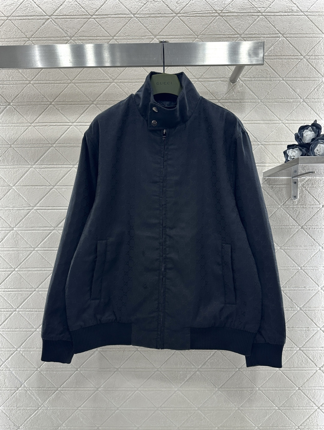 ♥Gucc*♥2026新品上架 提花立领夹克棉服外套定制YB进口提花材质，质感高级，穿搭轻盈保暖，内里菱