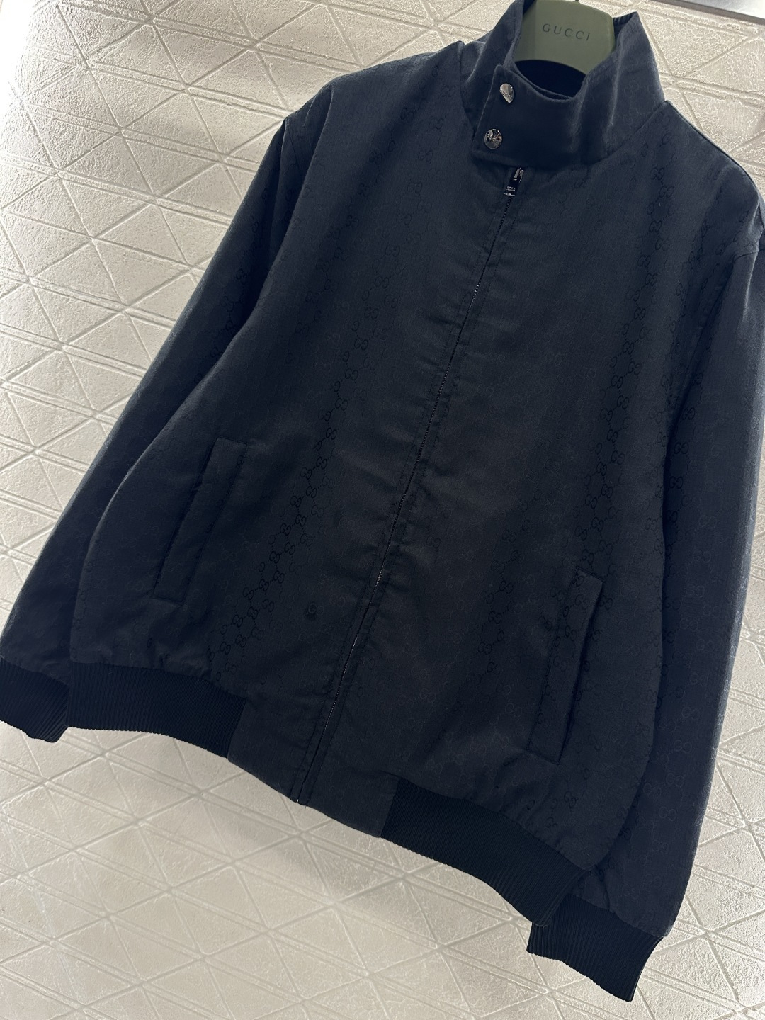 ♥Gucc*♥2026新品上架 提花立领夹克棉服外套定制YB进口提花材质，质感高级，穿搭轻盈保暖，内里菱