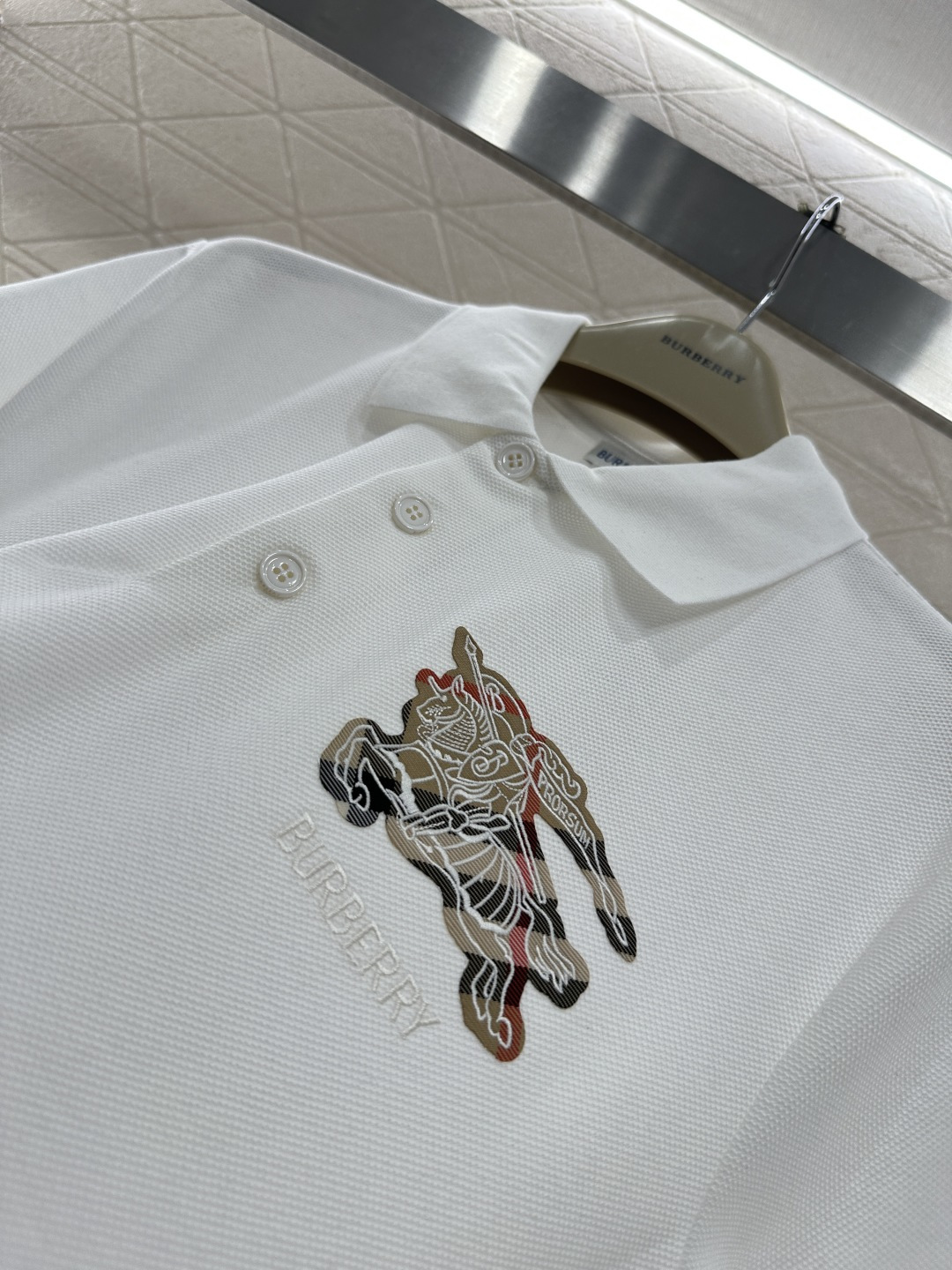 ♥BBR*♥2026新品上架 刺绣战马𝑝𝑜𝑙𝑜短袖定制YB朱地全棉材质，自带空洞，穿搭吸湿透气，品相十足