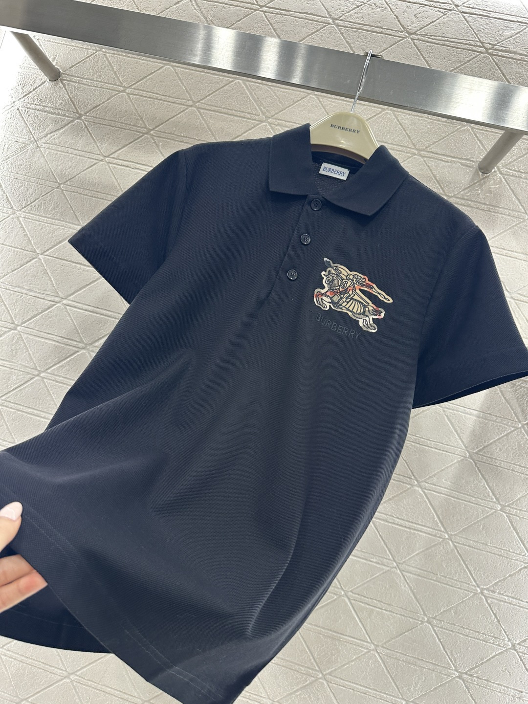 ♥BBR*♥2026新品上架 刺绣战马𝑝𝑜𝑙𝑜短袖定制YB朱地全棉材质，自带空洞，穿搭吸湿透气，品相十足