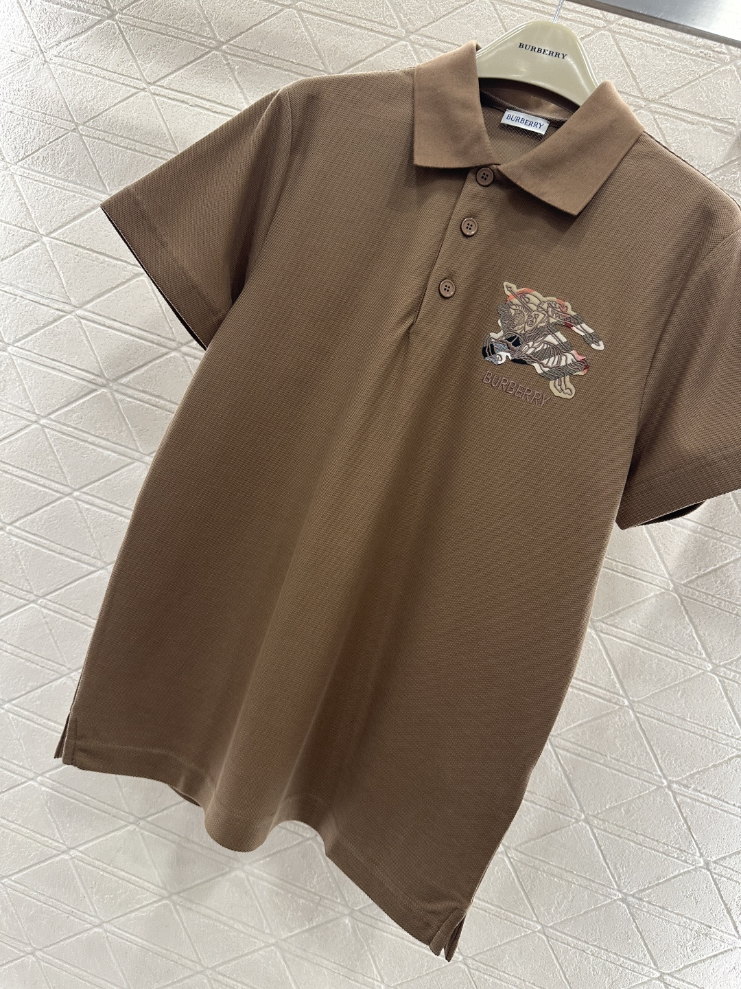 ♥BBR*♥2026新品上架 刺绣战马𝑝𝑜𝑙𝑜短袖定制YB朱地全棉材质，自带空洞，穿搭吸湿透气，品相十足