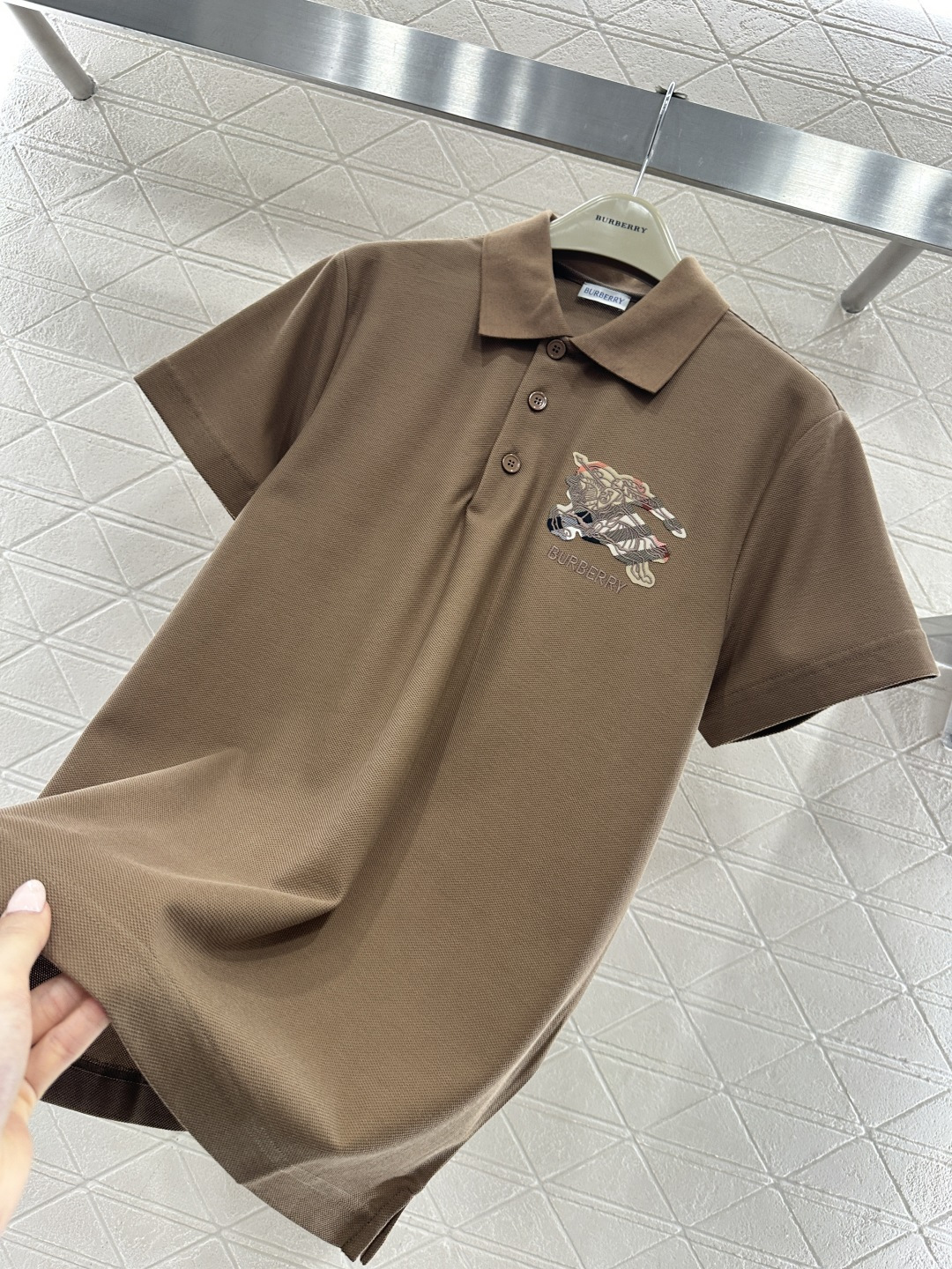 ♥BBR*♥2026新品上架 刺绣战马𝑝𝑜𝑙𝑜短袖定制YB朱地全棉材质，自带空洞，穿搭吸湿透气，品相十足