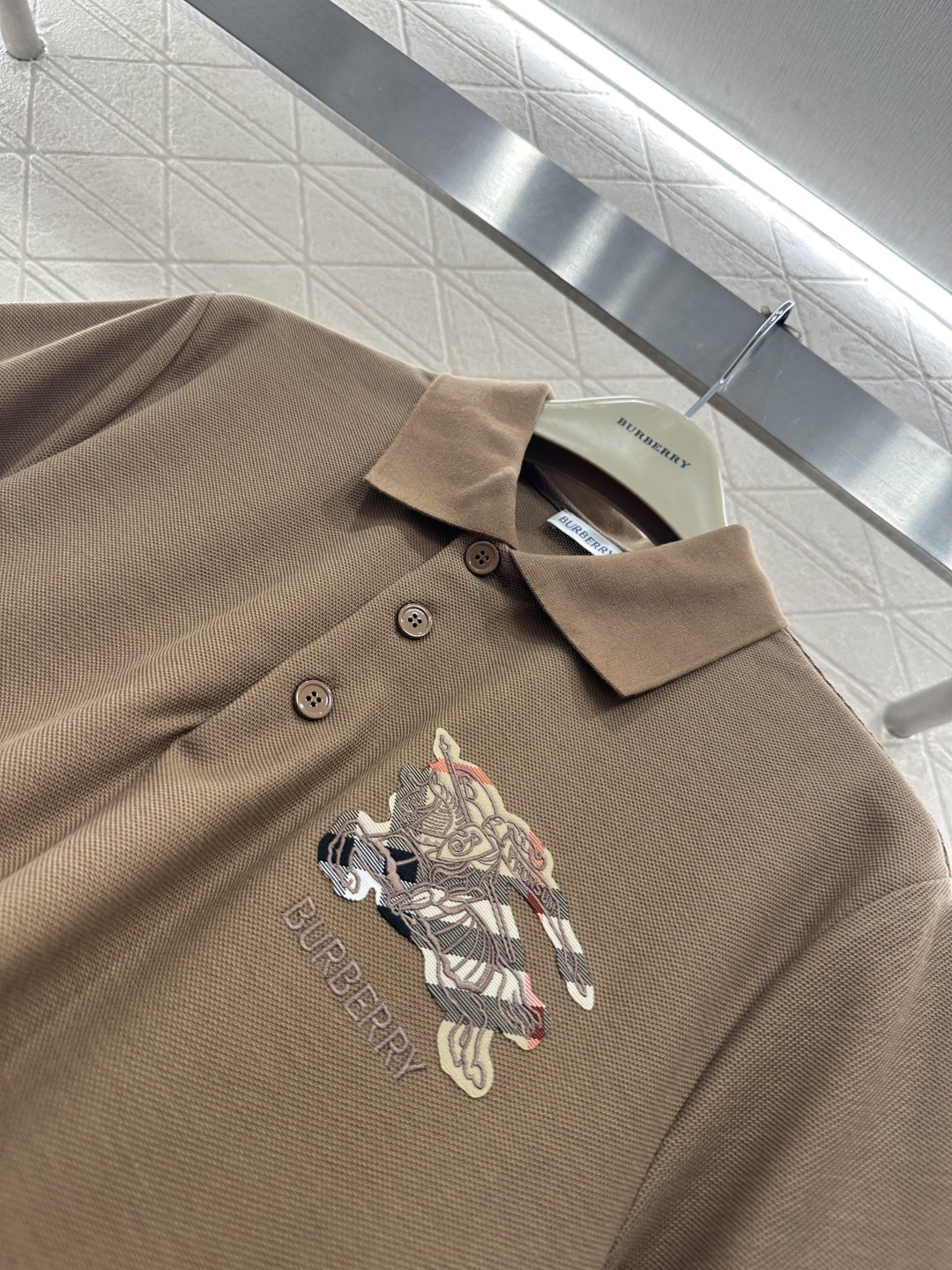 ♥BBR*♥2026新品上架 刺绣战马𝑝𝑜𝑙𝑜短袖定制YB朱地全棉材质，自带空洞，穿搭吸湿透气，品相十足