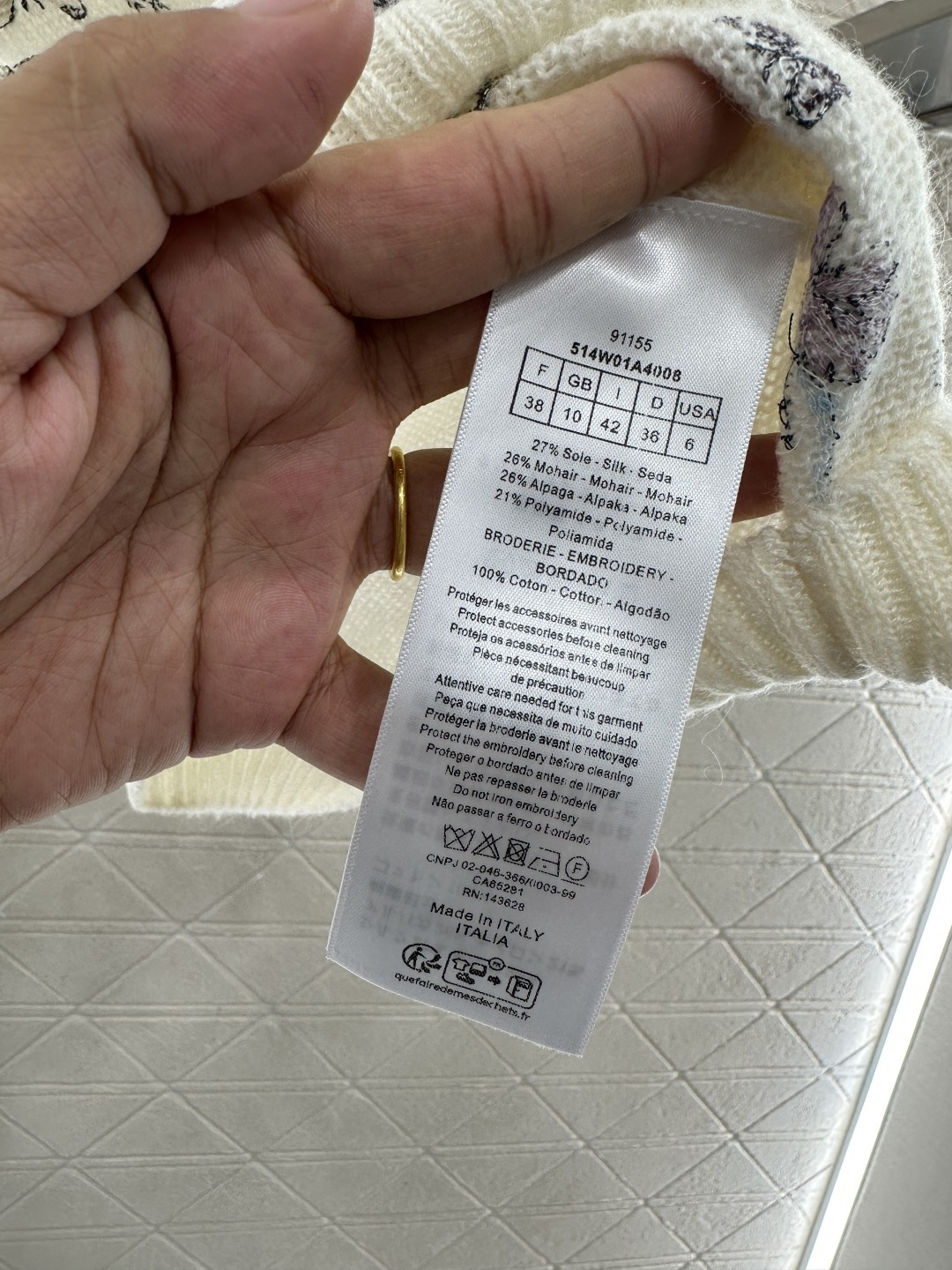 ♥Dio*♥2026新品上架 蝴蝶刺绣针织背心定制YB丝毛纱线织造，质感高级，舒适柔软，圆领背心剪裁，平